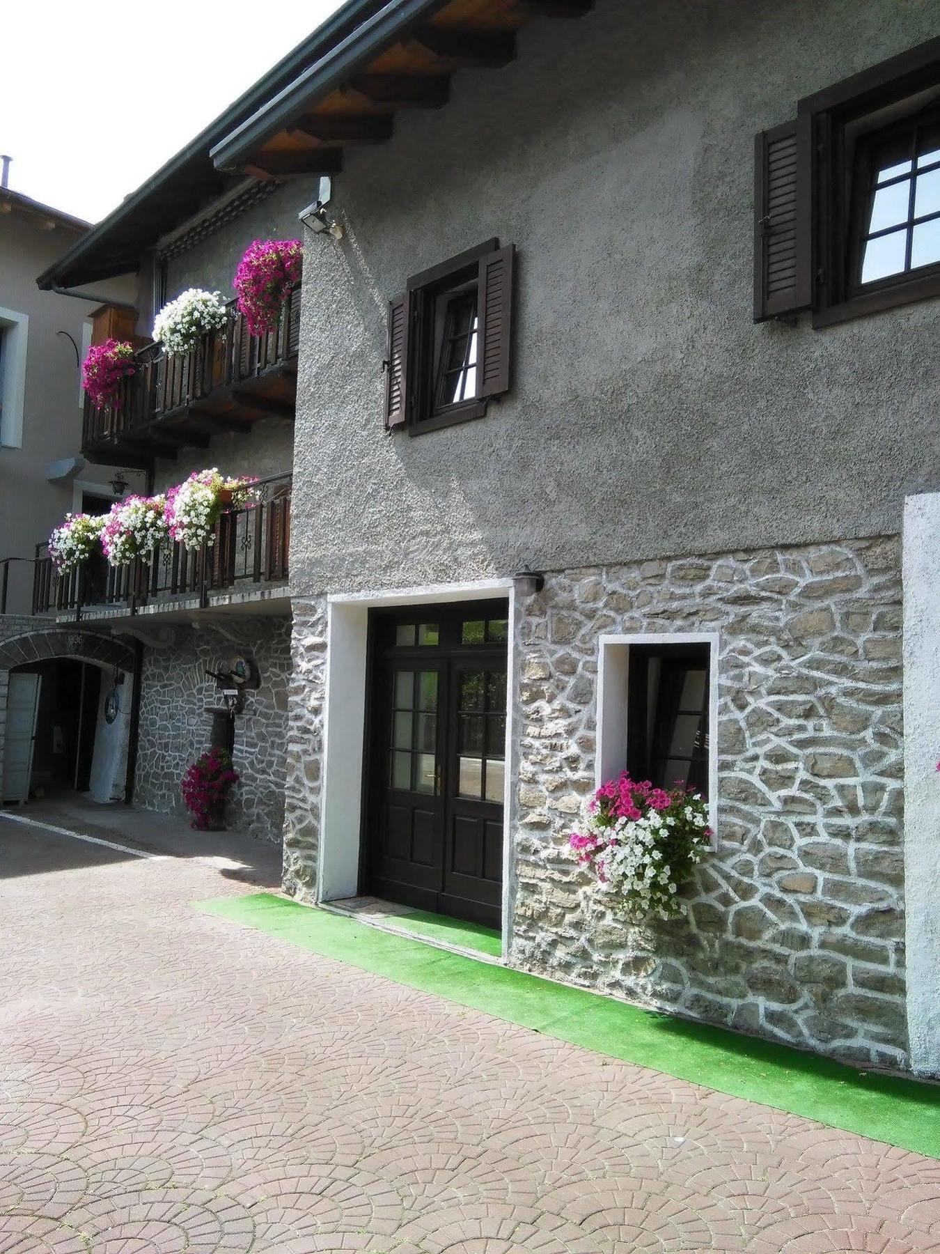 B&B La Vieille Meison De Pappa Sarre 外观 照片